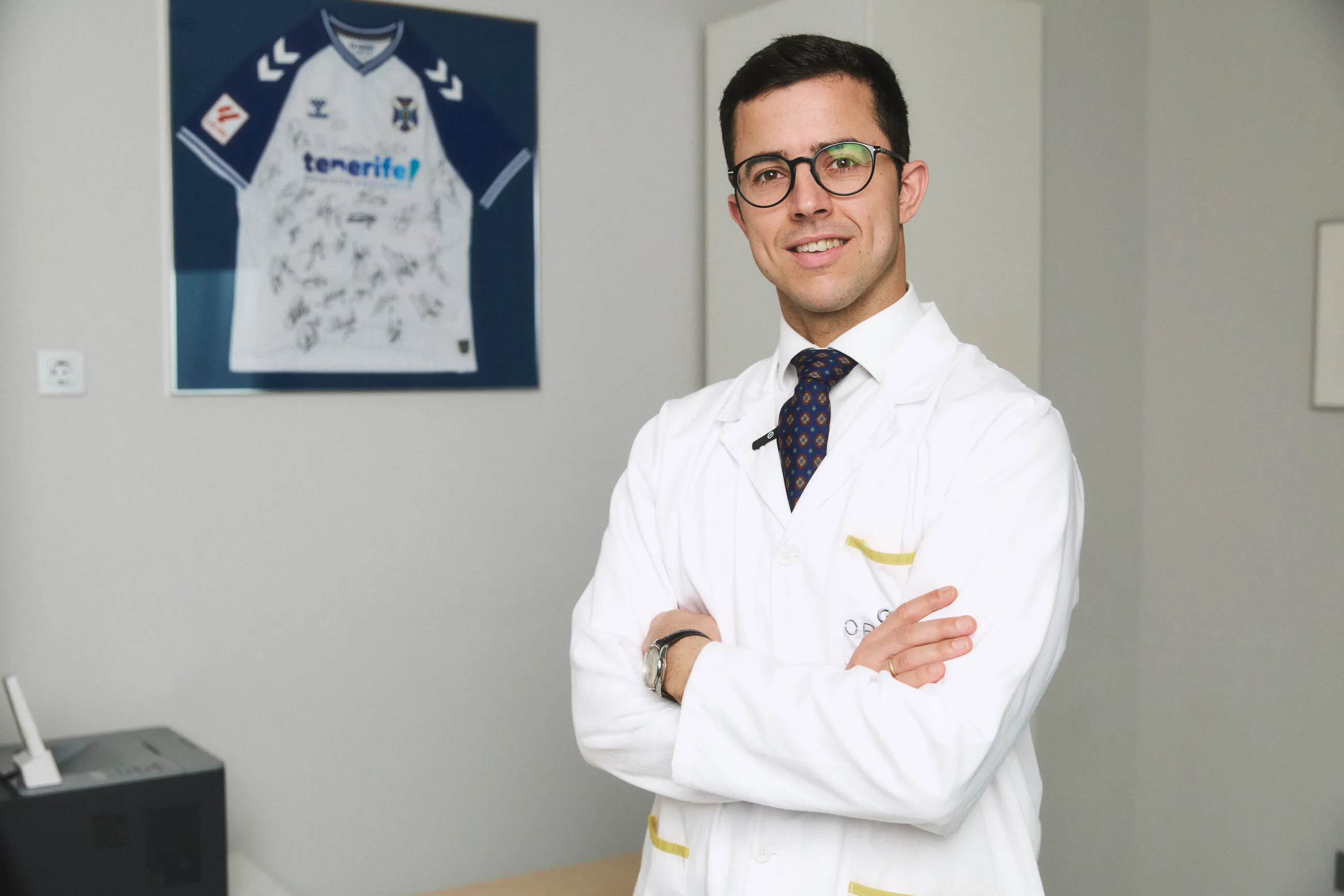 El Dr. David González Martín en su consulta de Clínica Origen, en Valladolid